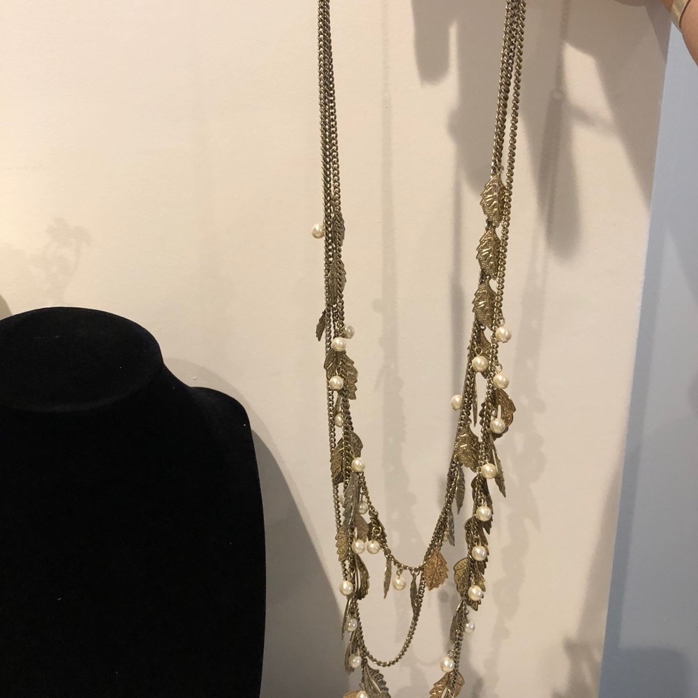 Vintage beautiful leaf pearl charm necklace